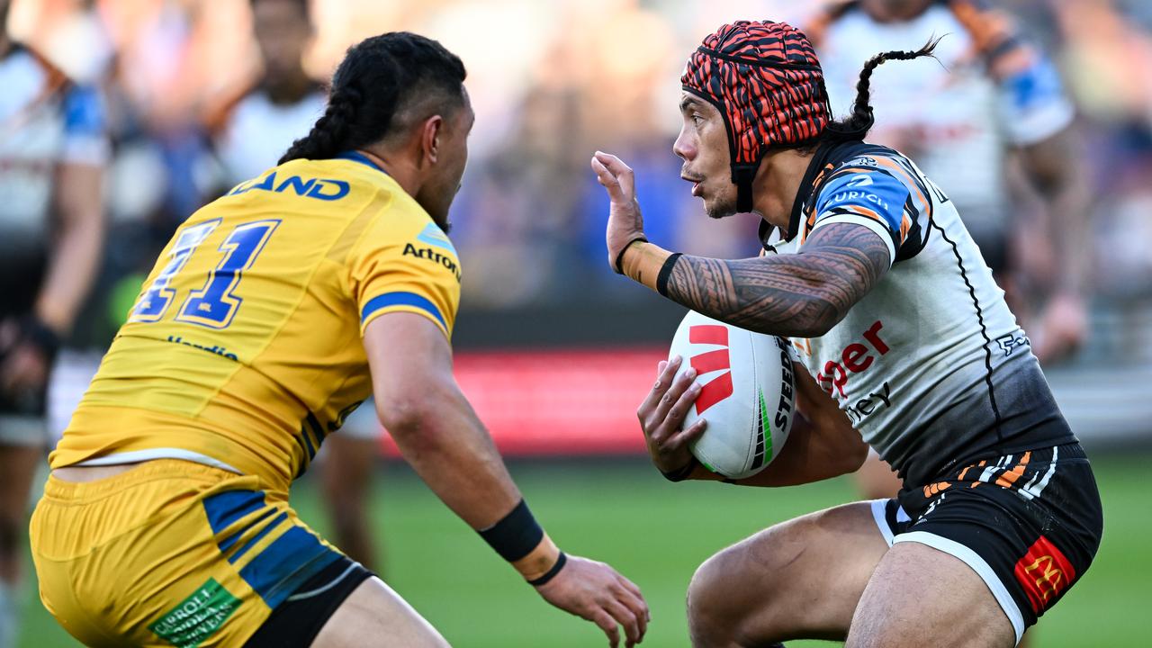(L-R) Kelma Tuilagi and Jarome Luai.