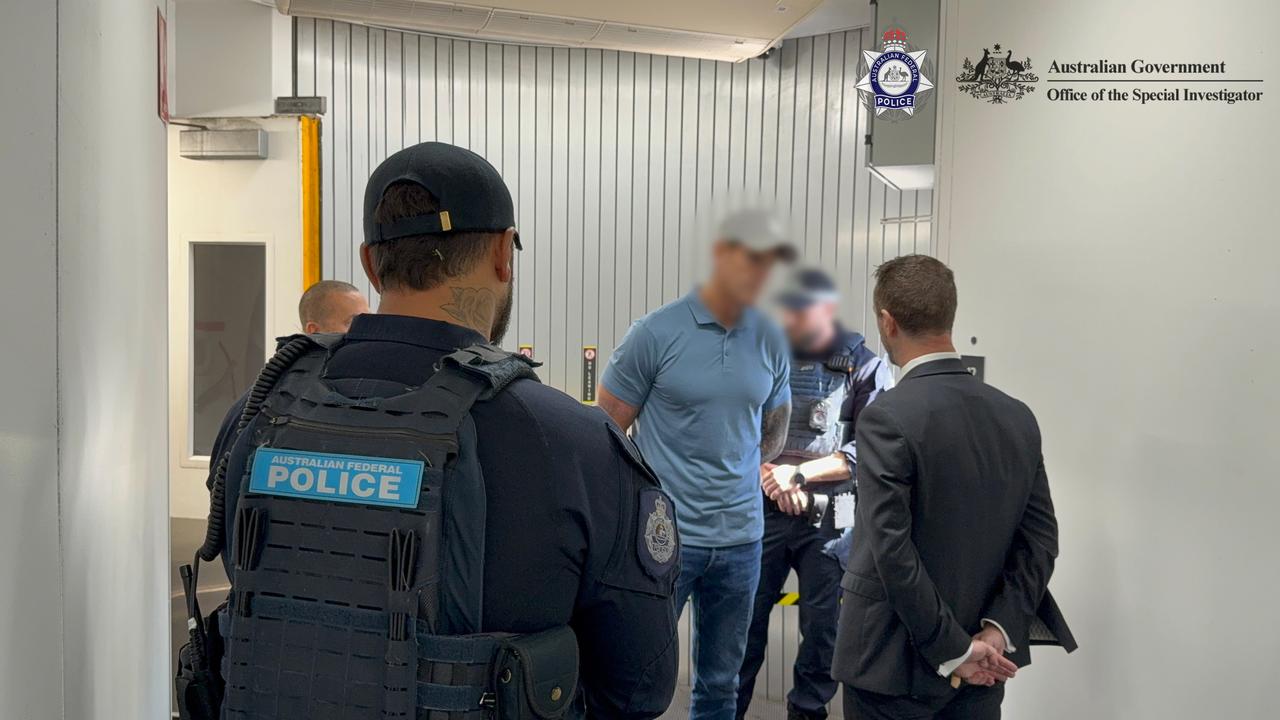An image of Ben Roberts-Smith being arrested at Sydney airport.