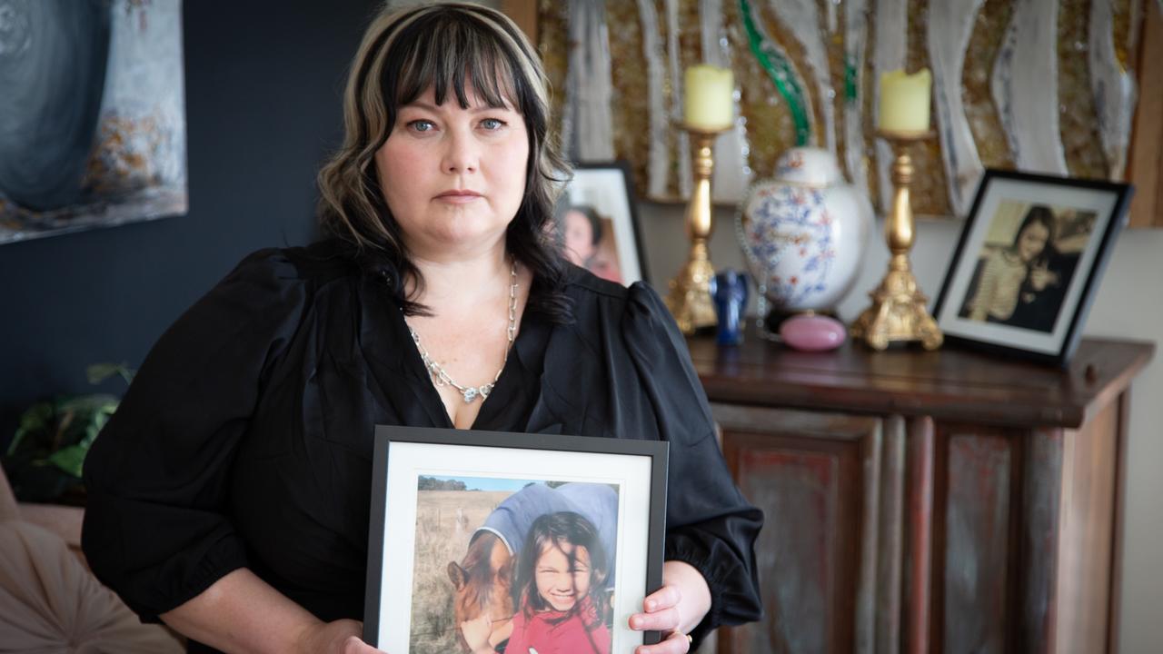 Biddy Porter's mother holds a photo of her (file)
