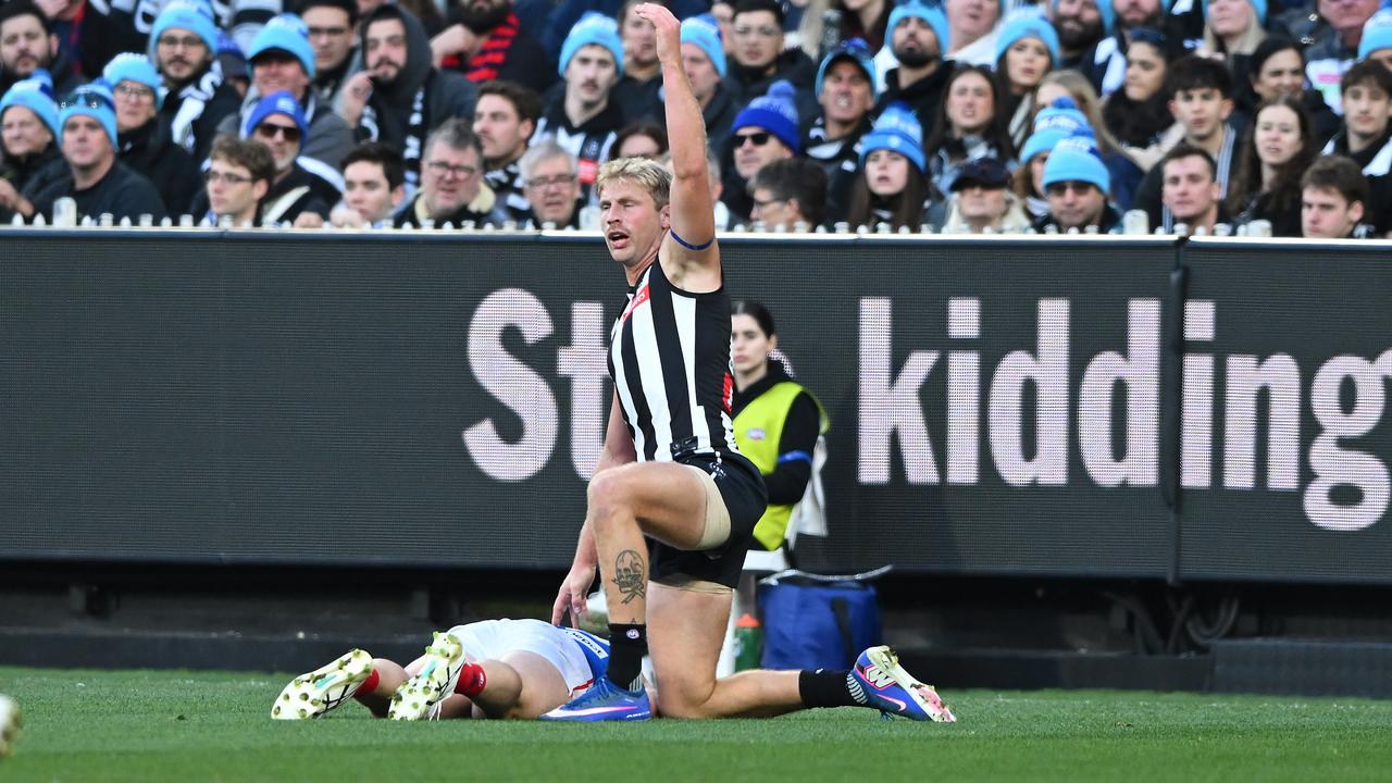 Billy Frampton calls for help after  Brody Mihocek was injured.
