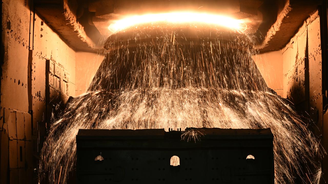 Molten steel