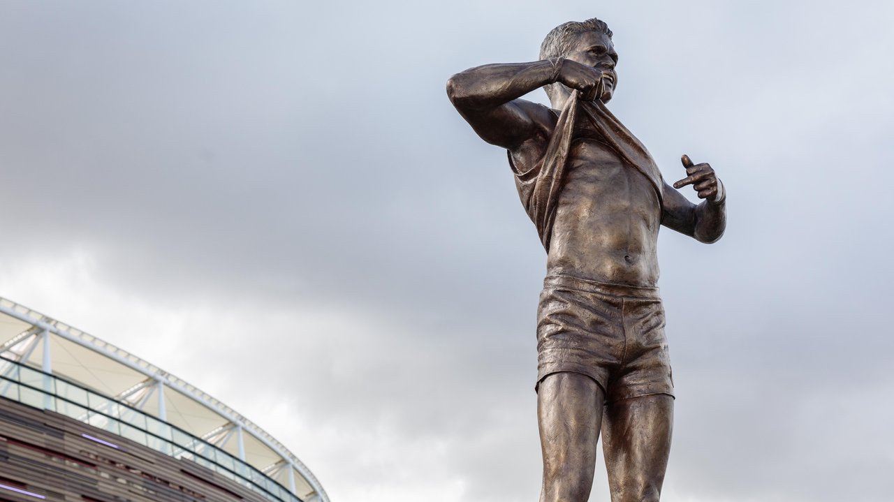 Nicky Winmar statue