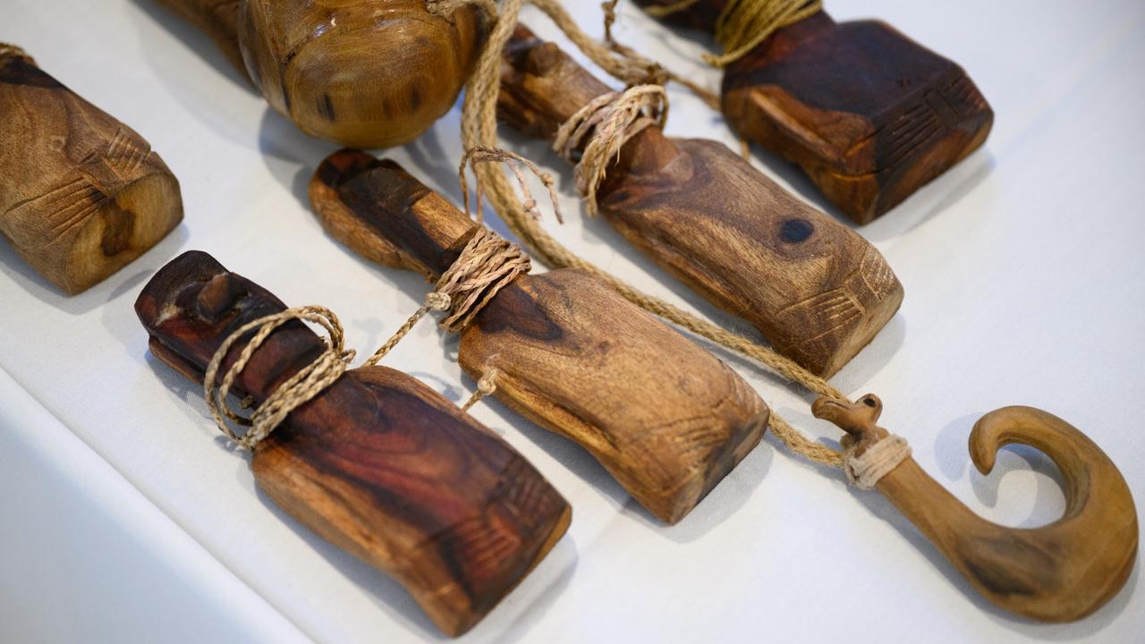 Wood carvings from the Rapa Nui delegation