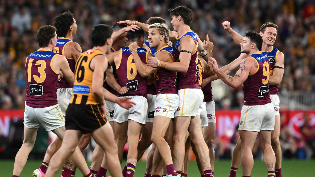 Brisbane players rush to Hugh McCluggage (No.6)
