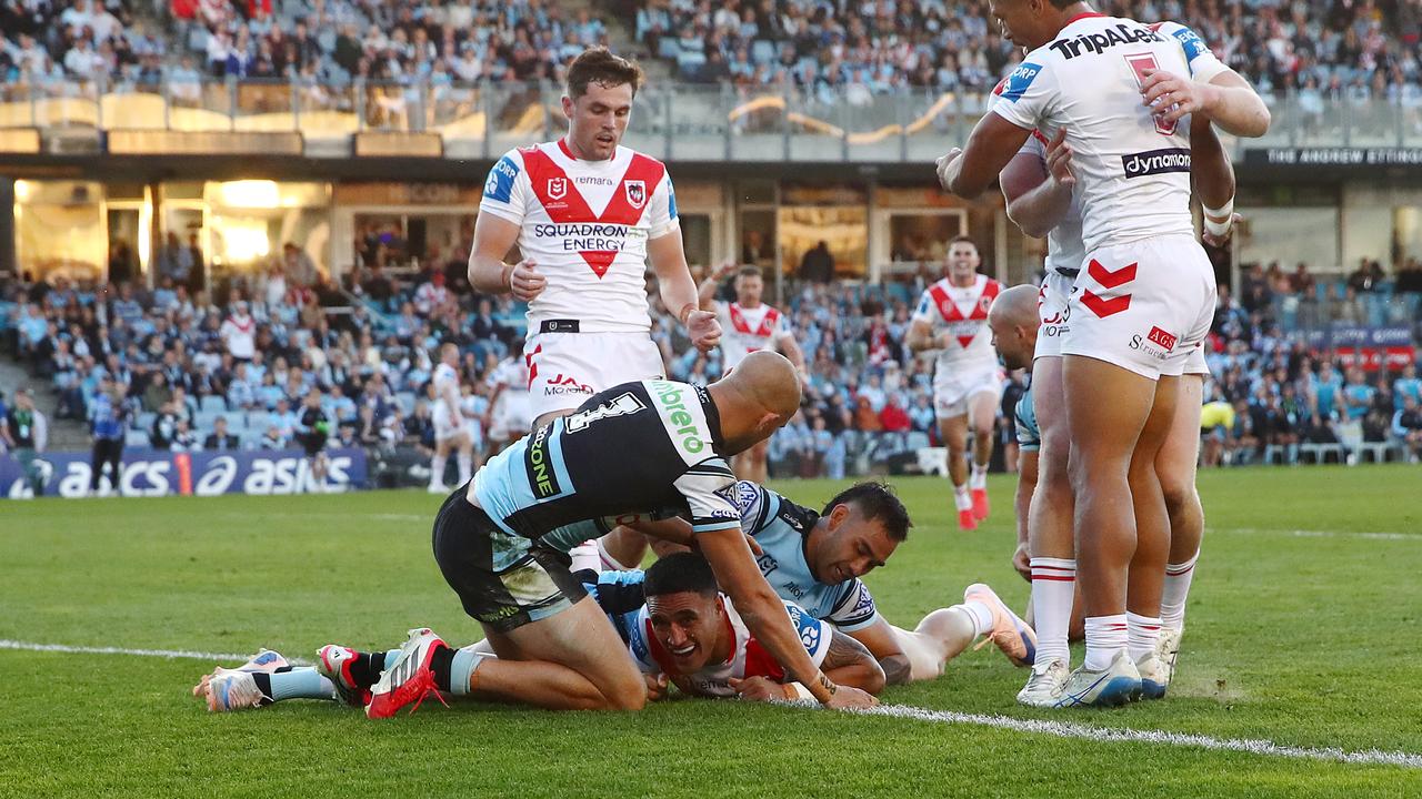 The Dragons' Valentine Holmes scores a try
