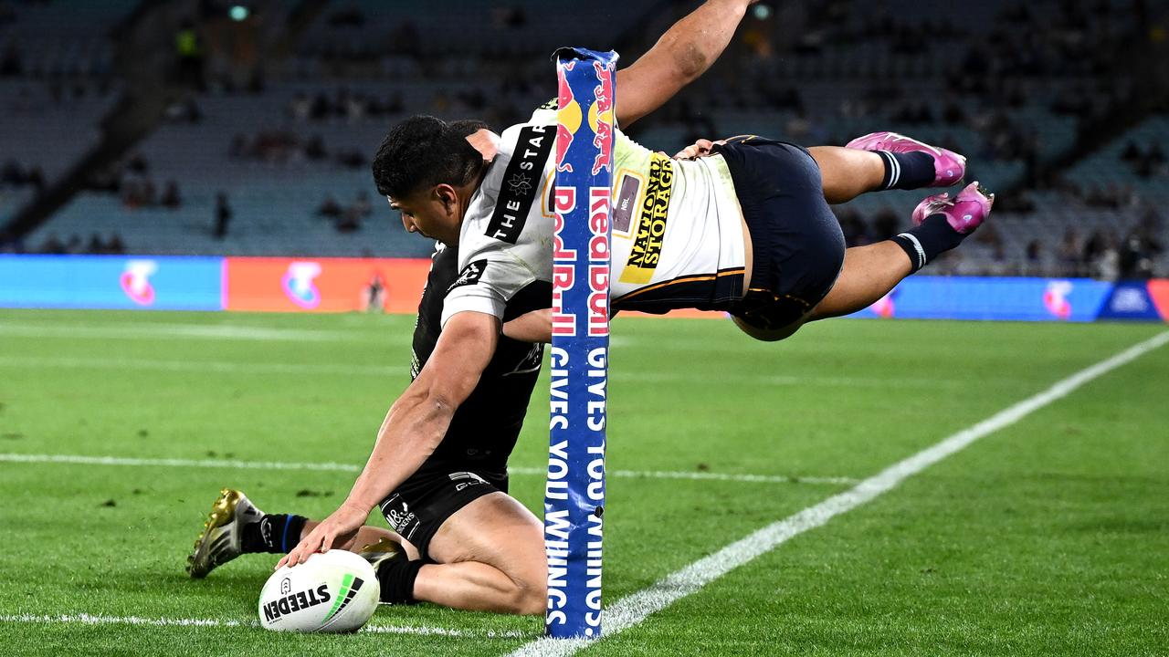 Flying Bronco Josiah Karapani only needed one hand to score this try