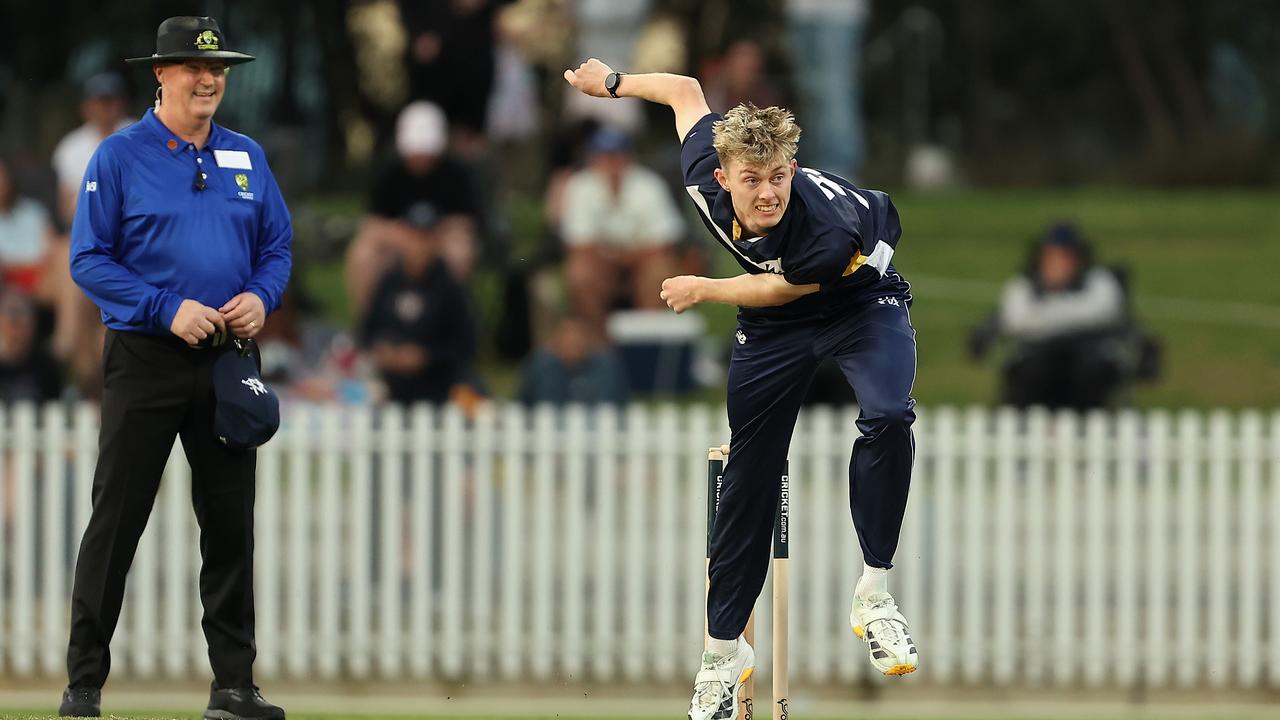 Victoria bowler Harry Hoekstra