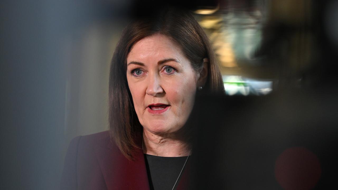 SARAH HENDERSON SOCIAL MEDIA PRESSER