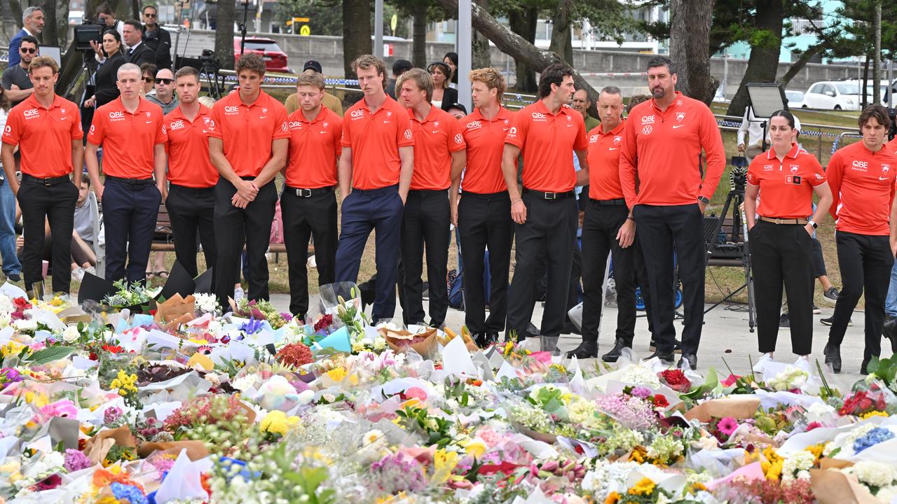 Sydney Swans players and staff at Bondi memorial (file image)