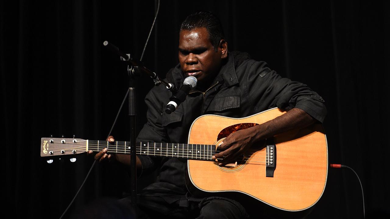 Geoffrey Gurrumul Yunupingu performs in 2015