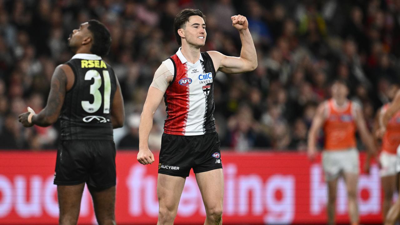 Celebrating St Kilda players.