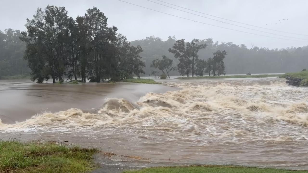 Water levels rise at Oxenford Weir