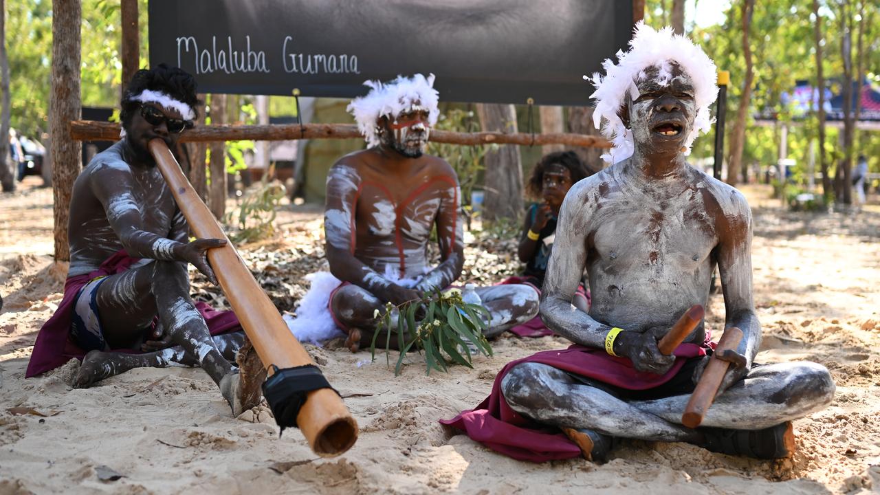 Ian Gurruwiwi (right)