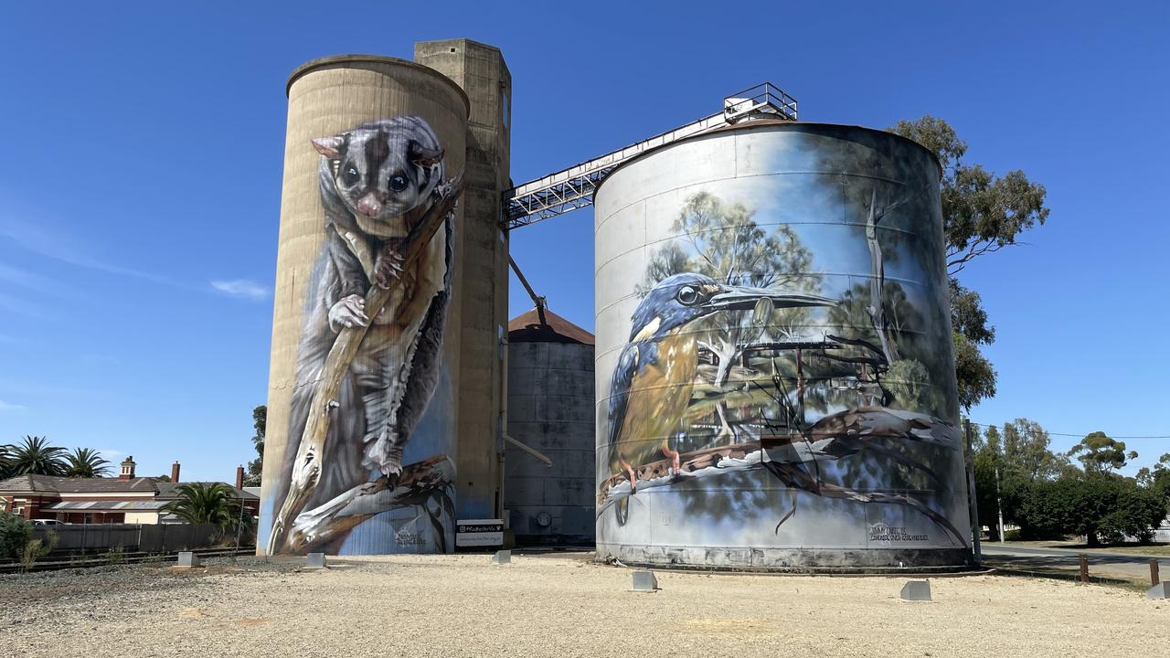 Silo artwork in Rochester, Victoria