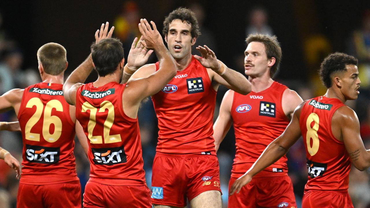 Ben King of the Suns (centre)