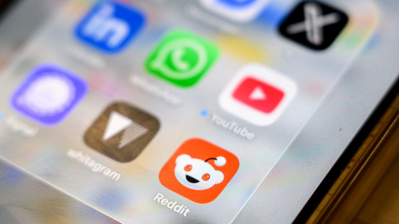 social media stock 